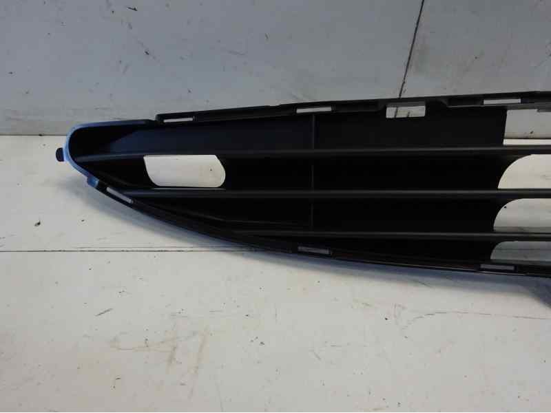 Recambio de rejilla paragolpes central para peugeot 206 berlina referencia OEM IAM 7414V2 107172106 PG0092120