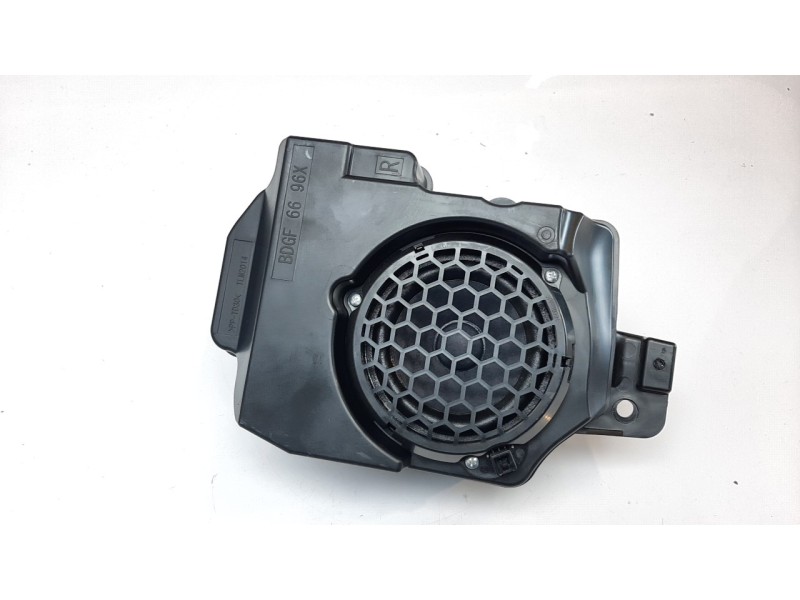 Recambio de sistema audio / radio cd para mazda 3 sedán (bp) referencia OEM IAM BDGF6696X  