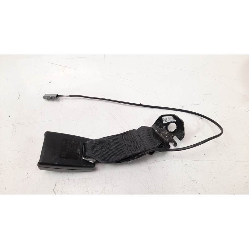 Recambio de cinturon seguridad trasero central para opel corsa e 1.4 referencia OEM IAM 13427758  