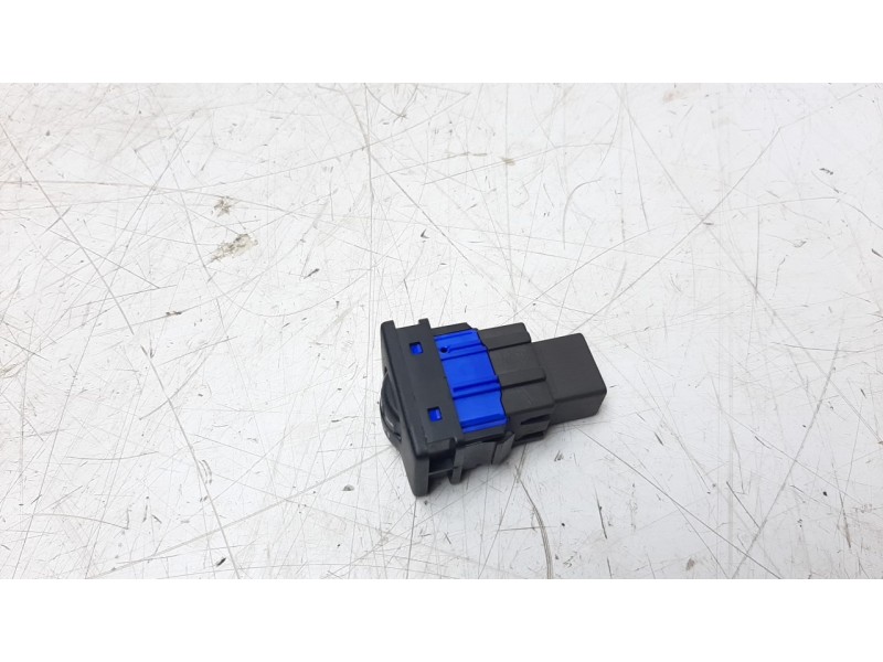 Recambio de interruptor para toyota aygo 1.0 cat referencia OEM IAM 8415200090  