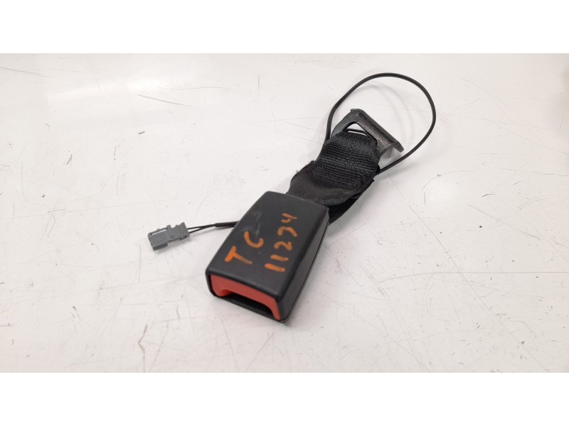 Recambio de cinturon seguridad trasero central para opel corsa e 1.4 referencia OEM IAM 13427758  