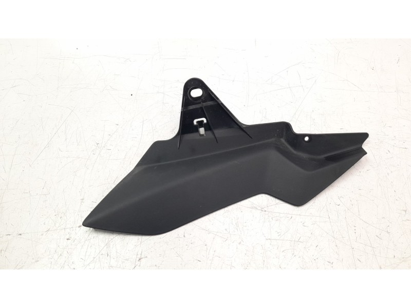 Recambio de moldura para yamaha x-max 125 referencia OEM IAM B9YF172W00  