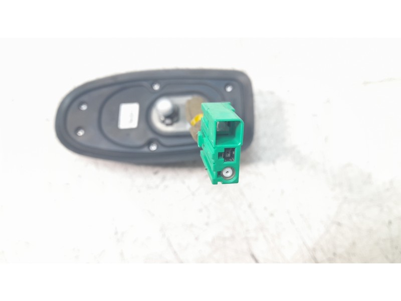 Recambio de base de antena para kia rio (yb) 1.2 cat referencia OEM IAM 96200H8310  