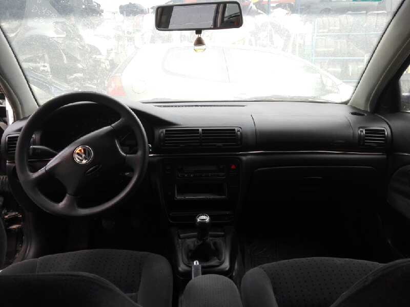 volkswagen passat variant (3b5) del año 2000