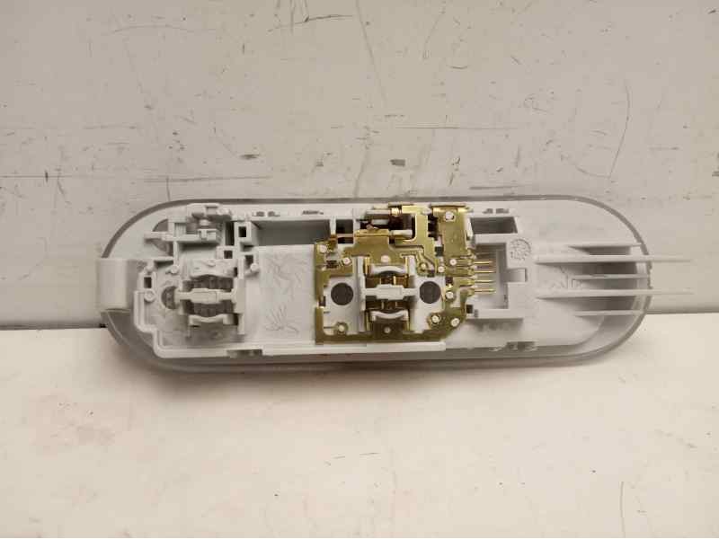 Recambio de luz interior para dacia dokker ambiance referencia OEM IAM 8200074382  