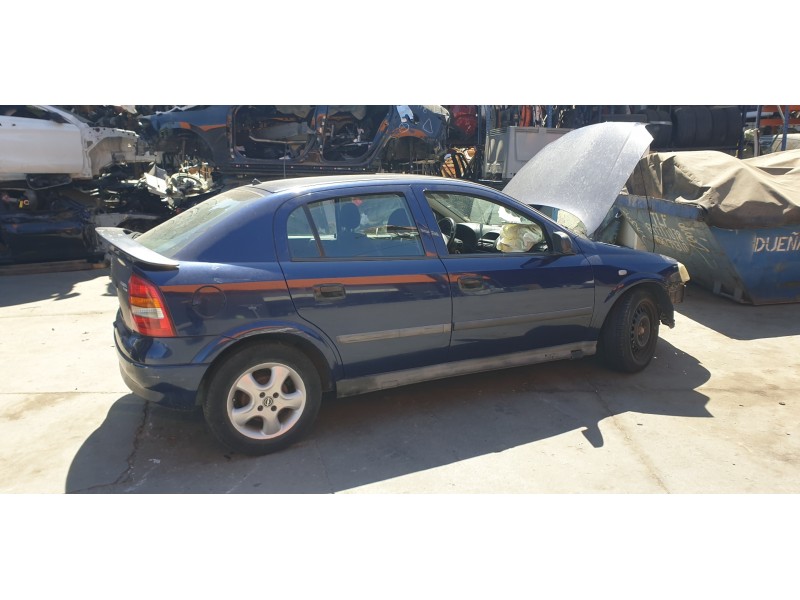 opel astra g berlina del año 2000