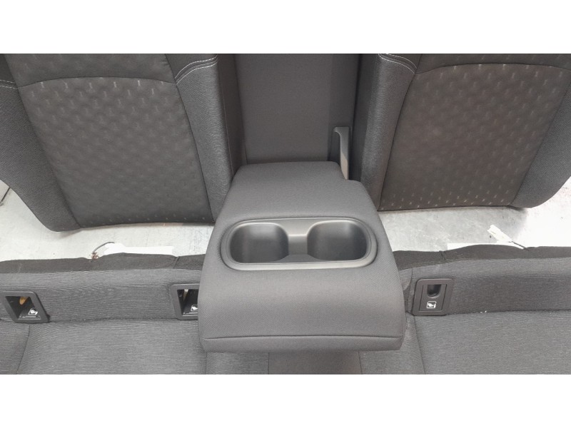 Recambio de asientos traseros para toyota corolla (e21) hybrid style referencia OEM IAM 7150302690  