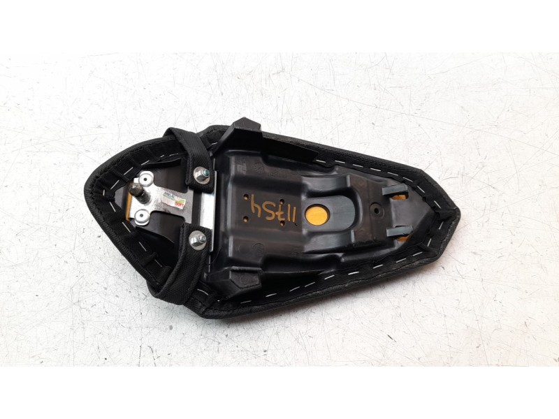 Recambio de asiento trasero para kawasaki ninja 400 referencia OEM IAM 53066061312Y  