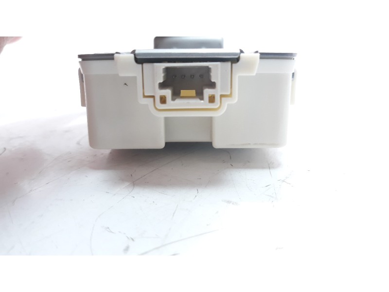 Recambio de modulo electronico para mazda 3 berlina (bp) referencia OEM IAM BCWB675D4A  