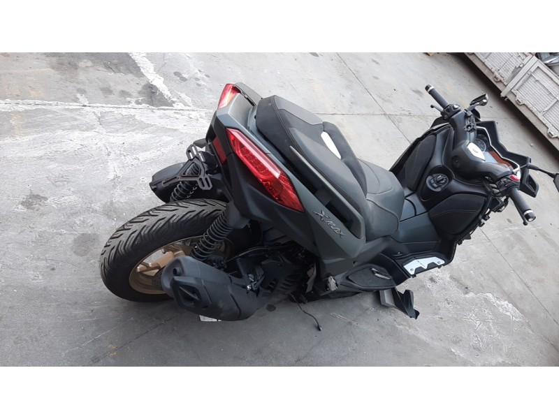 yamaha x-max 125 del año 2021