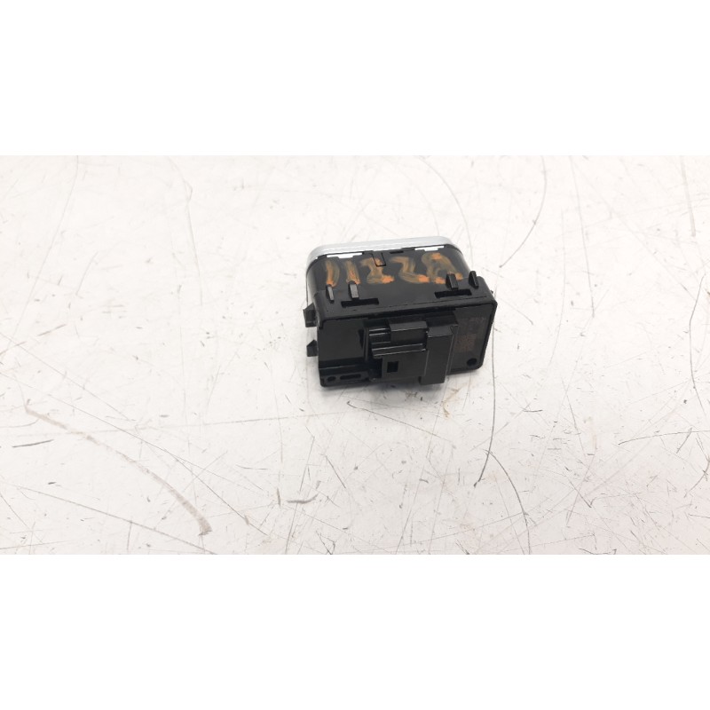 Recambio de mando elevalunas delantero derecho para mercedes-benz clase glb (bm 247) 1.3 cat referencia OEM IAM 1679050201  