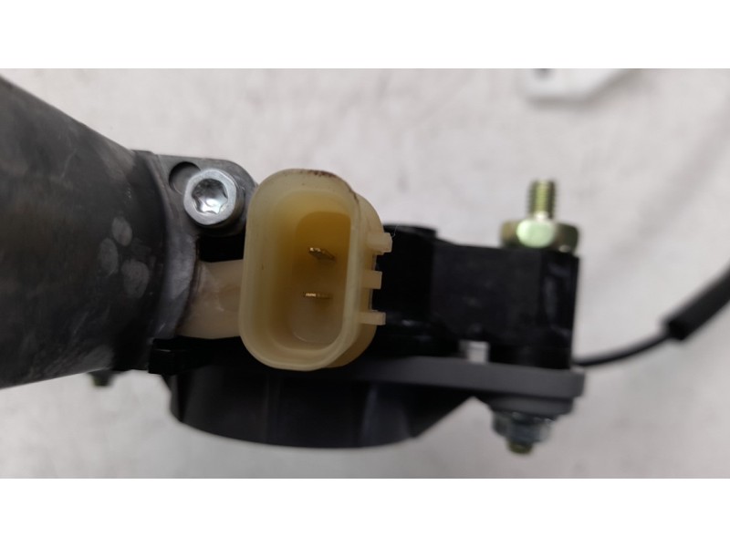 Recambio de elevalunas delantero derecho para kia rio (yb) 1.2 cat referencia OEM IAM 82402H8100  