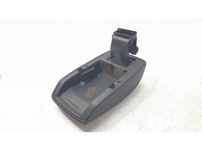 Recambio de apoyabrazos central para mazda cx-3 2.0 cat referencia OEM IAM DH4C64450A02  