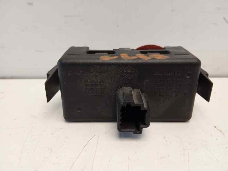Recambio de warning para renault clio iii confort expression referencia OEM IAM 8200214896  