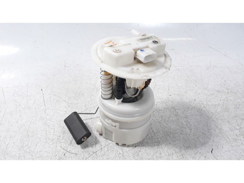 Recambio de bomba combustible para dacia sandero basis referencia OEM IAM 172022377R  