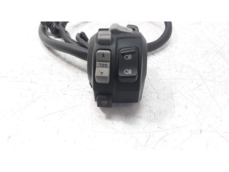 Recambio de piña luces izquierda para honda nc 750 nc 750 x referencia OEM IAM 35200MKWD01  