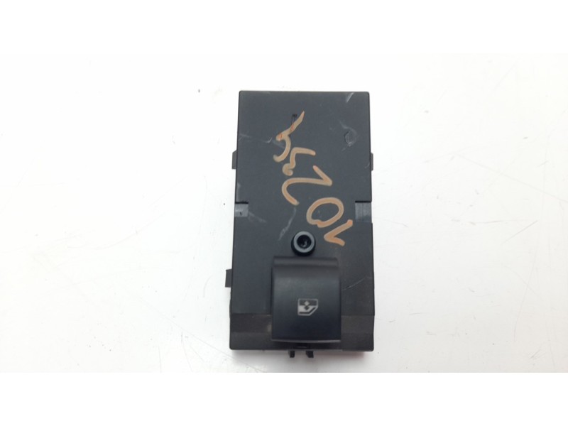 Recambio de mando elevalunas delantero derecho para opel insignia berlina excellence referencia OEM IAM 22915102  