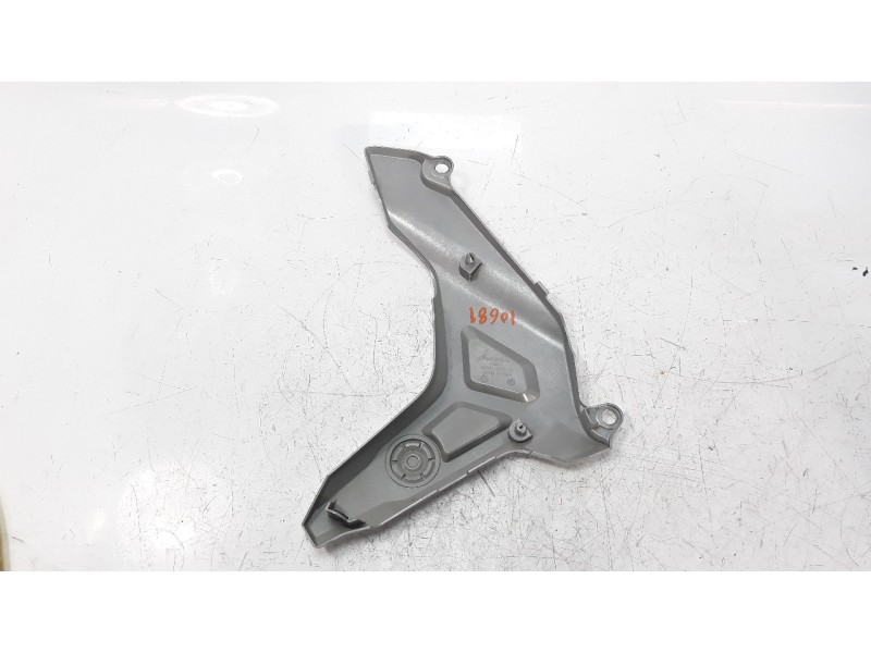 Recambio de moldura para honda nc 750 nc 750 x referencia OEM IAM 83531MKWD00ZA  