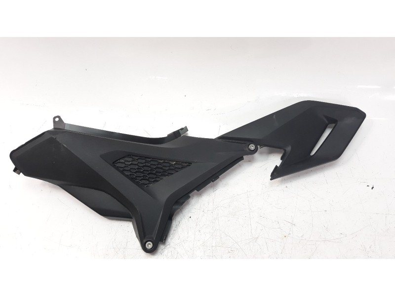 Recambio de moldura para honda nc 750 nc 750 x referencia OEM IAM 83511MKWD00  