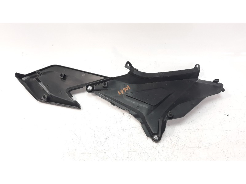 Recambio de moldura para honda nc 750 nc 750 x referencia OEM IAM 83511MKWD00  