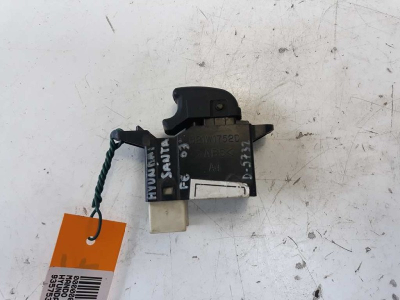 Recambio de mando elevalunas trasero derecho para hyundai santa fe (sm) 2.0 crdi cat referencia OEM IAM 935753C010  