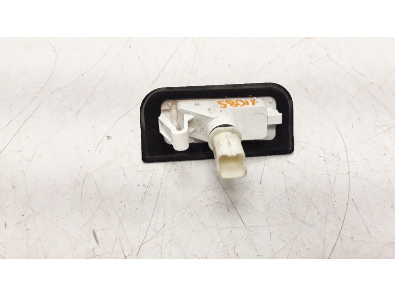 Recambio de piloto matricula para opel vivaro furgón 1.5 cdti dpf referencia OEM IAM 3202001388  