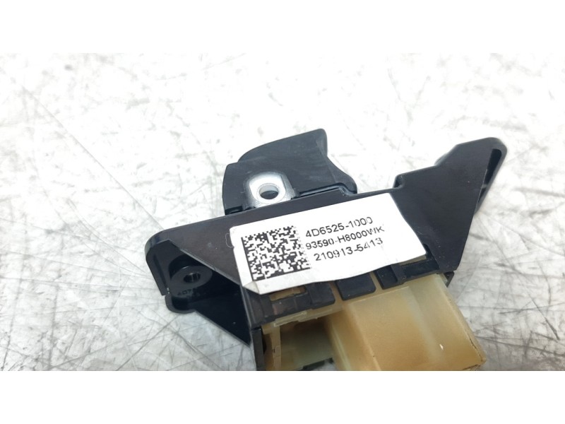 Recambio de mando elevalunas trasero derecho para kia rio (yb) 1.2 cat referencia OEM IAM 93590H8000  