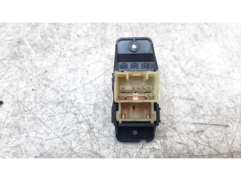 Recambio de mando elevalunas trasero derecho para kia rio (yb) 1.2 cat referencia OEM IAM 93590H8000  
