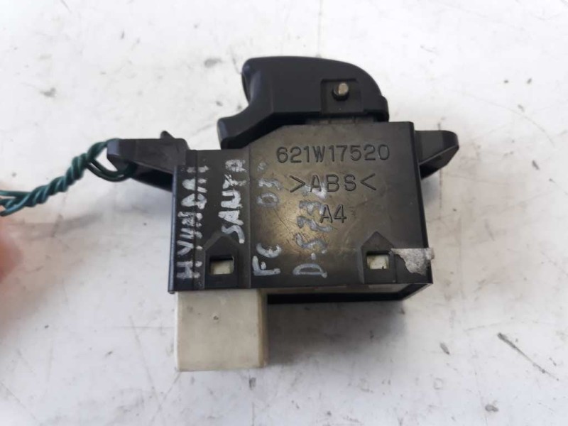 Recambio de mando elevalunas trasero izquierdo para hyundai santa fe (sm) 2.0 crdi cat referencia OEM IAM 935753C010  