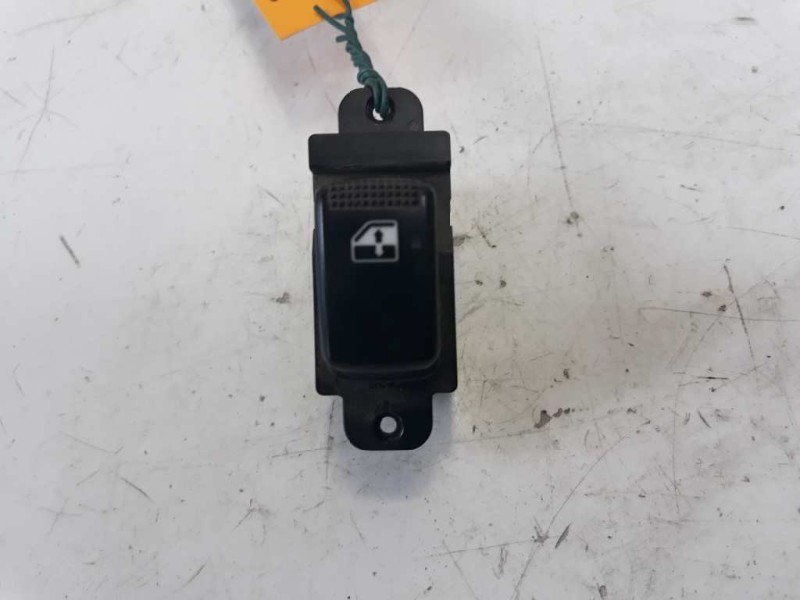 Recambio de mando elevalunas delantero derecho para kia cerato 1.6 cat referencia OEM IAM 935782D000  