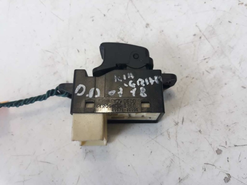 Recambio de mando elevalunas delantero derecho para kia cerato 1.6 cat referencia OEM IAM 935782D000  