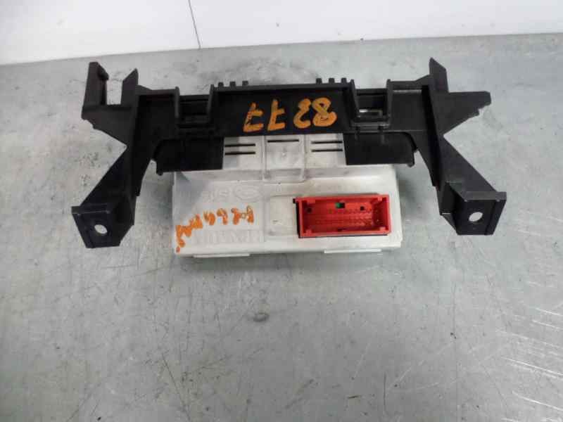 Recambio de pantalla multifuncion para renault megane ii berlina 5p luxe privilege referencia OEM IAM 8200107839  