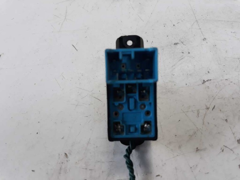 Recambio de mando elevalunas trasero derecho para kia rio 1.3 cat referencia OEM IAM 935762D000  