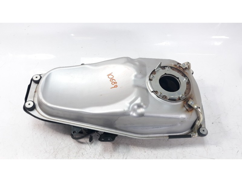 Recambio de deposito combustible para honda nc 750 nc 750 x referencia OEM IAM 17500MKWD00  