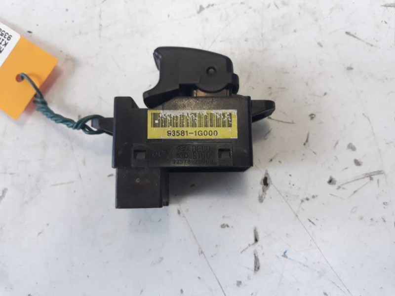 Recambio de mando elevalunas delantero derecho para kia rio 1.5 crdi referencia OEM IAM 935811G000  