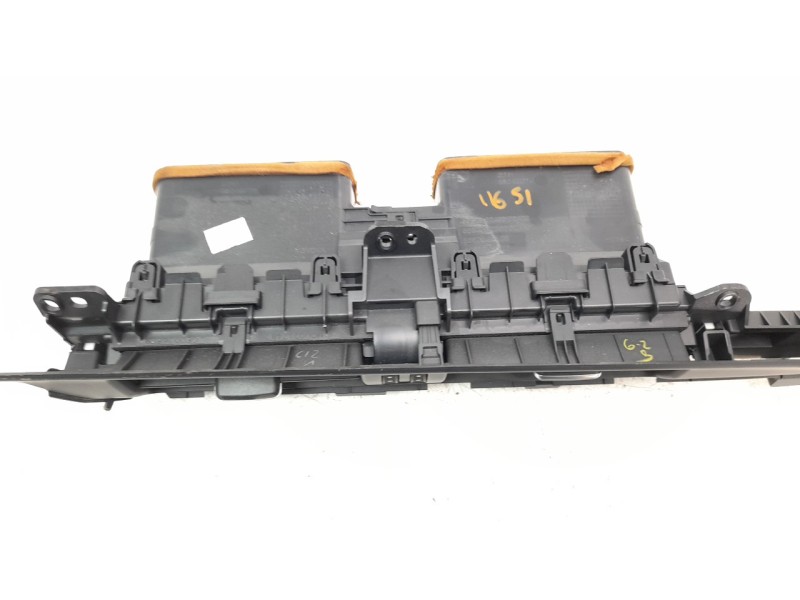 Recambio de aireador central derecho para toyota auris active referencia OEM IAM 5567002400  