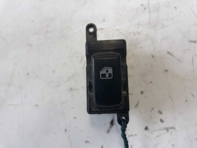 Recambio de mando elevalunas delantero derecho para kia carnival ii 2.5 v6 cat referencia OEM IAM   
