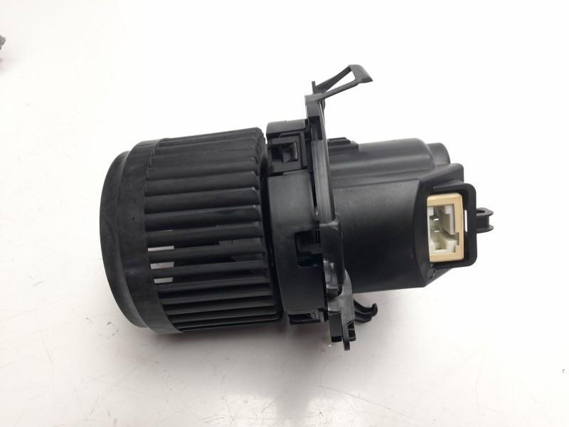 Recambio de ventilador calefaccion para renault clio iv technofeel referencia OEM IAM 5R5833500  