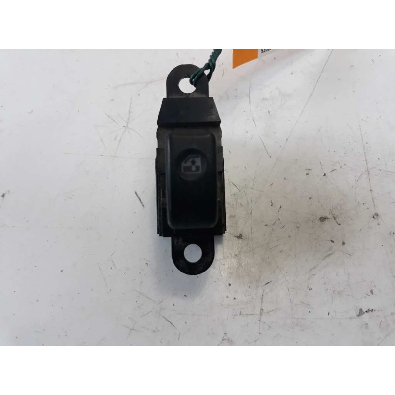 Recambio de mando elevalunas delantero derecho para hyundai h 1 h 1 furg.caja cerr.c. puerta referencia OEM IAM 935804A000  