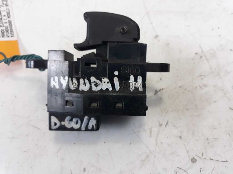 Recambio de mando elevalunas delantero derecho para hyundai h 1 h 1 furg.caja cerr.c. puerta referencia OEM IAM 935804A000  