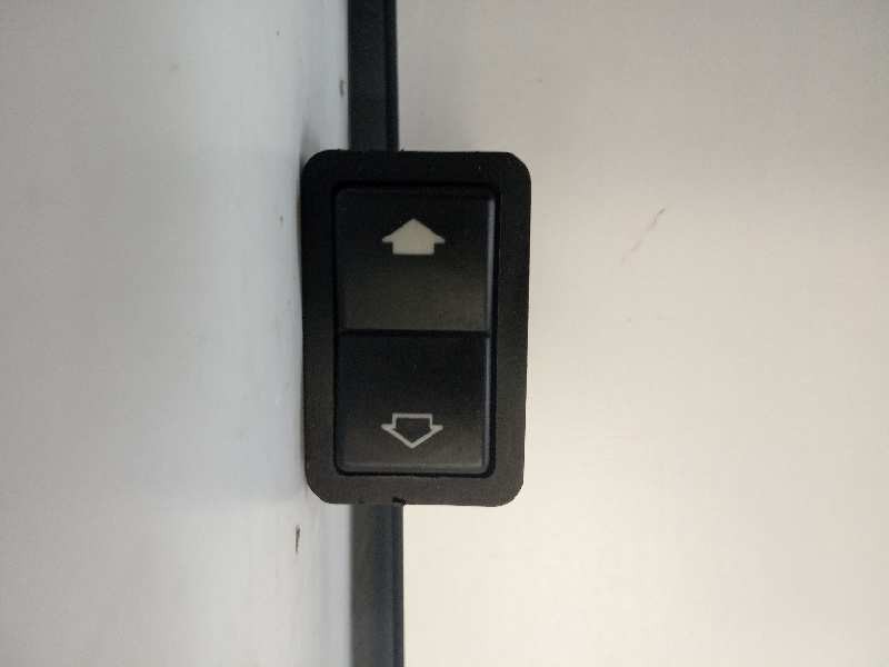 Recambio de mando elevalunas delantero derecho para bmw serie 7 (e38) referencia OEM IAM 8368974  