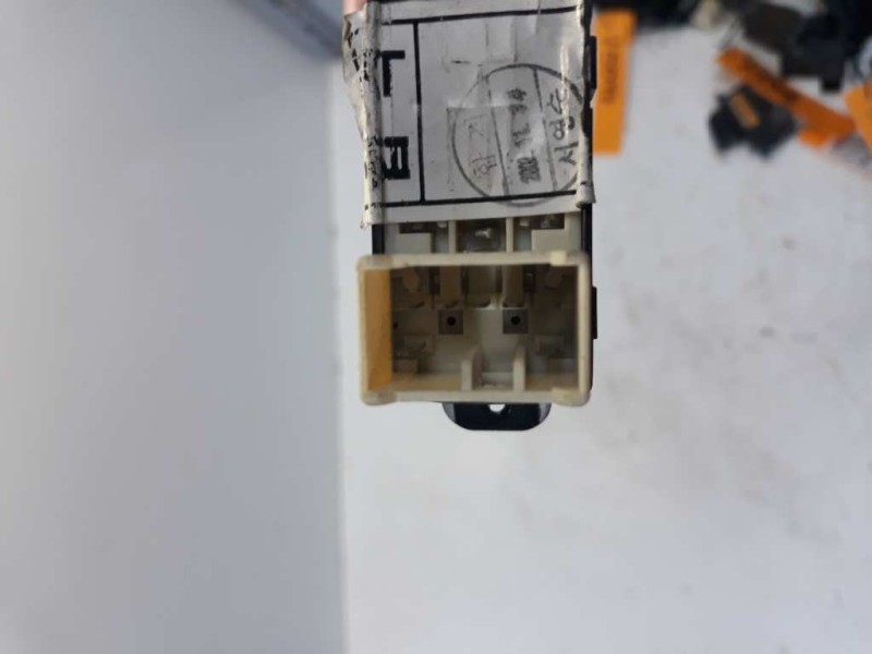 Recambio de mando elevalunas trasero derecho para hyundai santa fe (sm) 2.0 crdi cat referencia OEM IAM 935753C010  