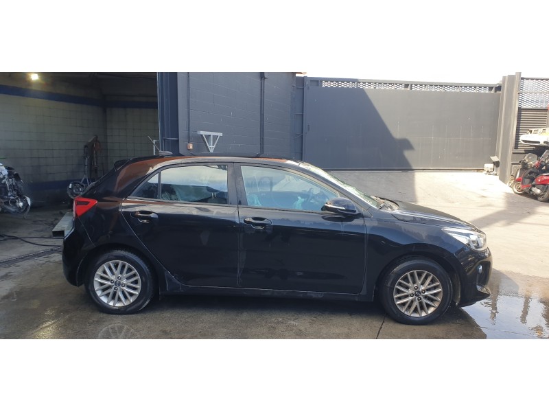 kia rio (yb) del año 2017