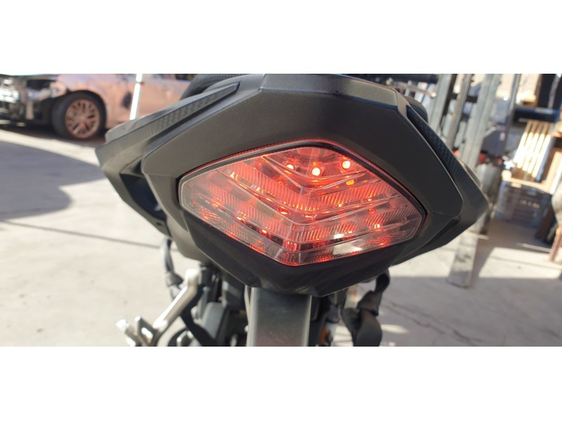 Recambio de piloto trasero central para honda cb 500f cb 500 f referencia OEM IAM 33701MJWJ82  