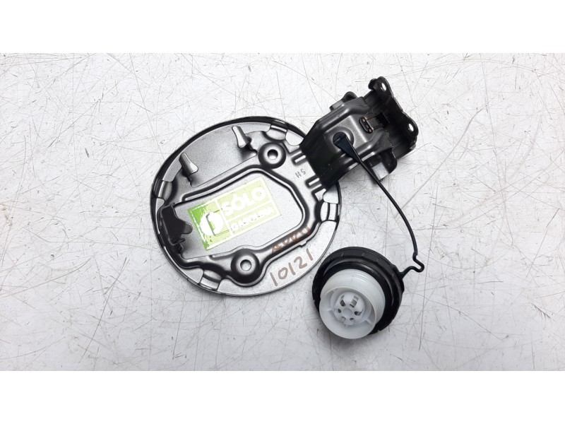 Recambio de tapa exterior combustible para toyota auris hybrid active referencia OEM IAM 7735002100  