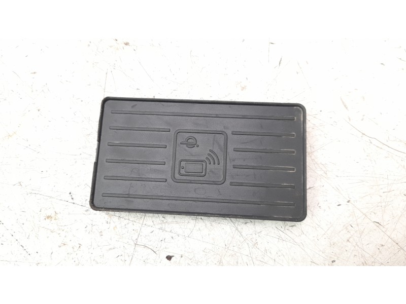 Recambio de cargador movil para seat ateca (khp) style go referencia OEM IAM 81A035502  