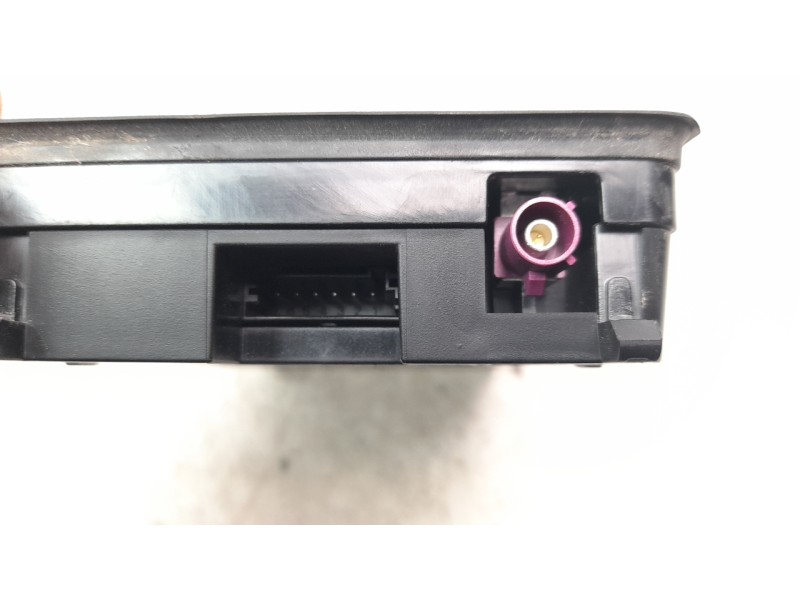 Recambio de cargador movil para seat ateca (khp) style go referencia OEM IAM 81A035502  