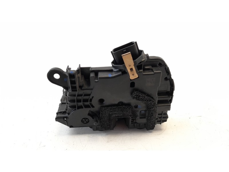 Recambio de cerradura puerta trasera derecha para renault twingo iii 1.0 sce referencia OEM IAM 825022177R  