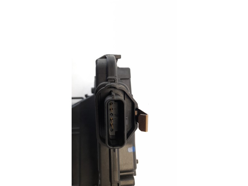 Recambio de cerradura puerta trasera derecha para renault twingo iii 1.0 sce referencia OEM IAM 825022177R  