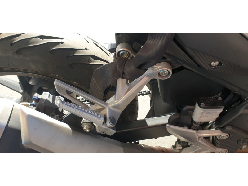 Recambio de estribera derecha para honda cb 500f cb 500 f referencia OEM IAM 50715MJWJ00  